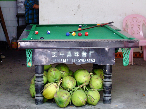 China Outdoor Pool Table in Bad Shape